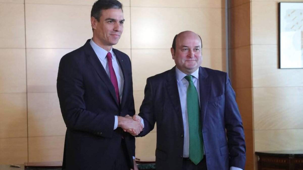 Pedro Sánchez y Andoni Ortuzar