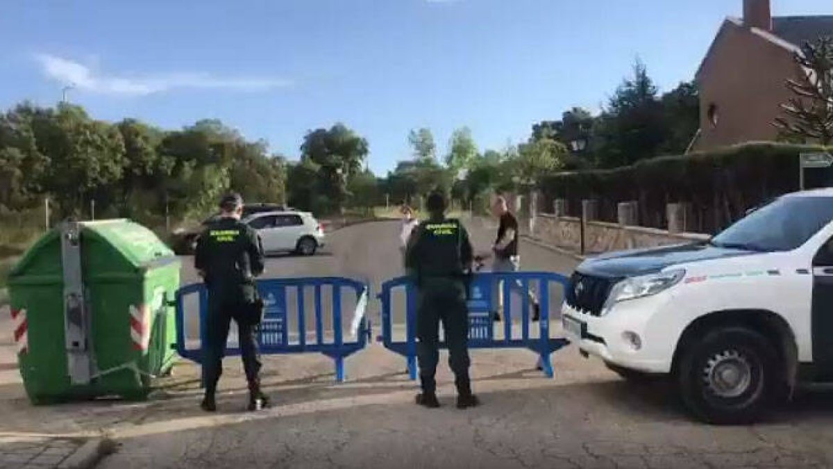 La calle de Iglesias y Montero, blindada. Imagen de @tontolpijo_.