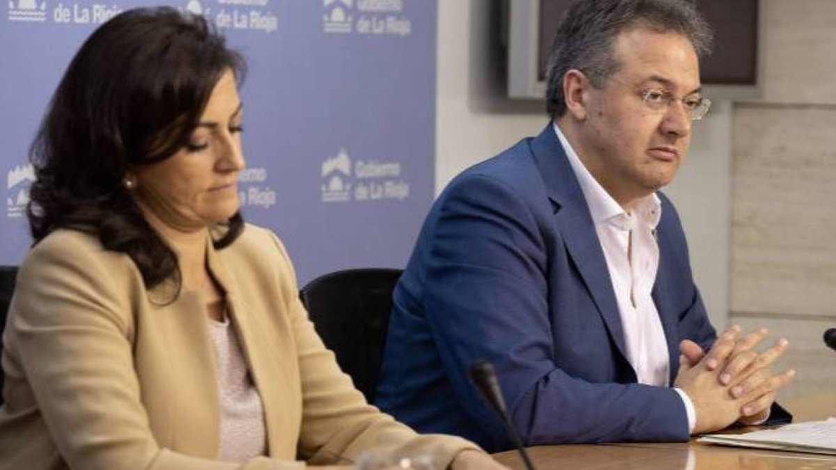 La presidenta de La Rioja, Concha Andreu, y su consejero de Educación, pillado en renuncio.
