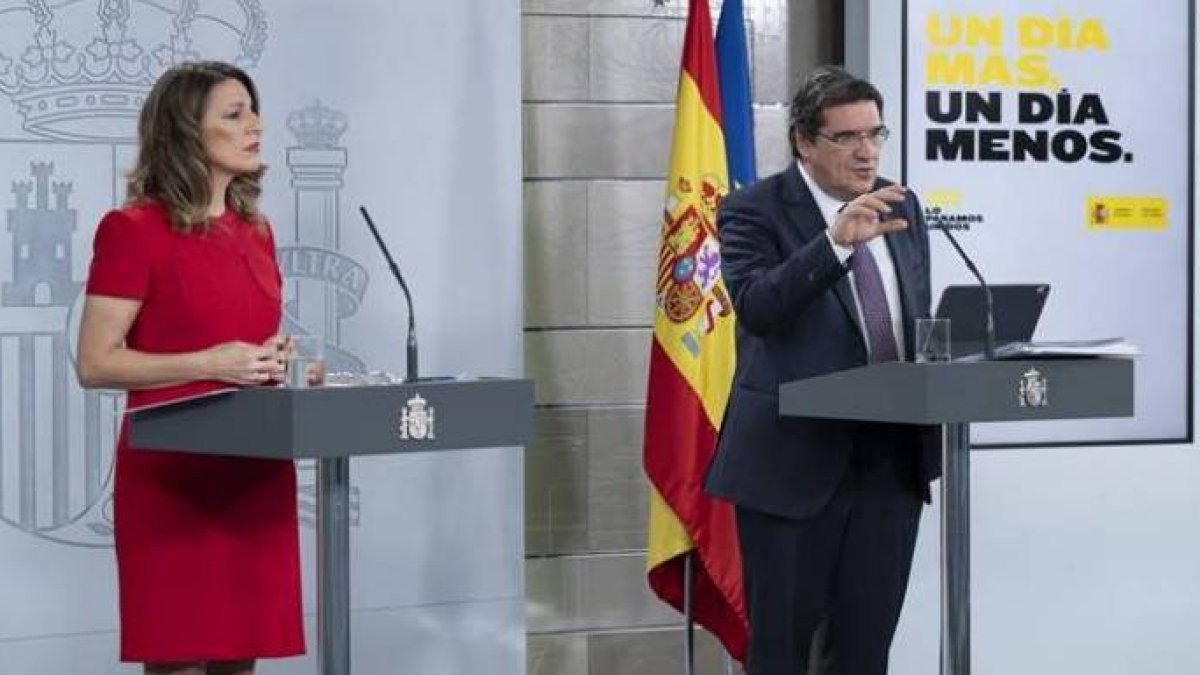 Los ministros de Trabajo y Seguridad Social, Yolanda Díaz y José Luis Escrivá.