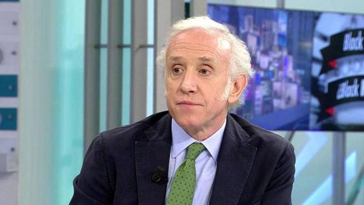 
                Eduardo Inda reaparece muy tranquilo con la nueva relación de Chenoa: "No tengo nada que decir"
             