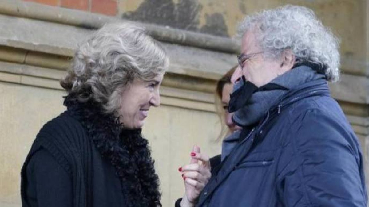 Jose María Calleja, junto a Ana Iríbar, viuda de Gregorio Órdoñez.