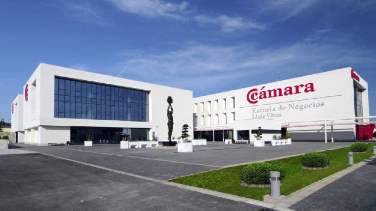 Cámara de Valencia emite certificados para mantener la actividad a las empresas