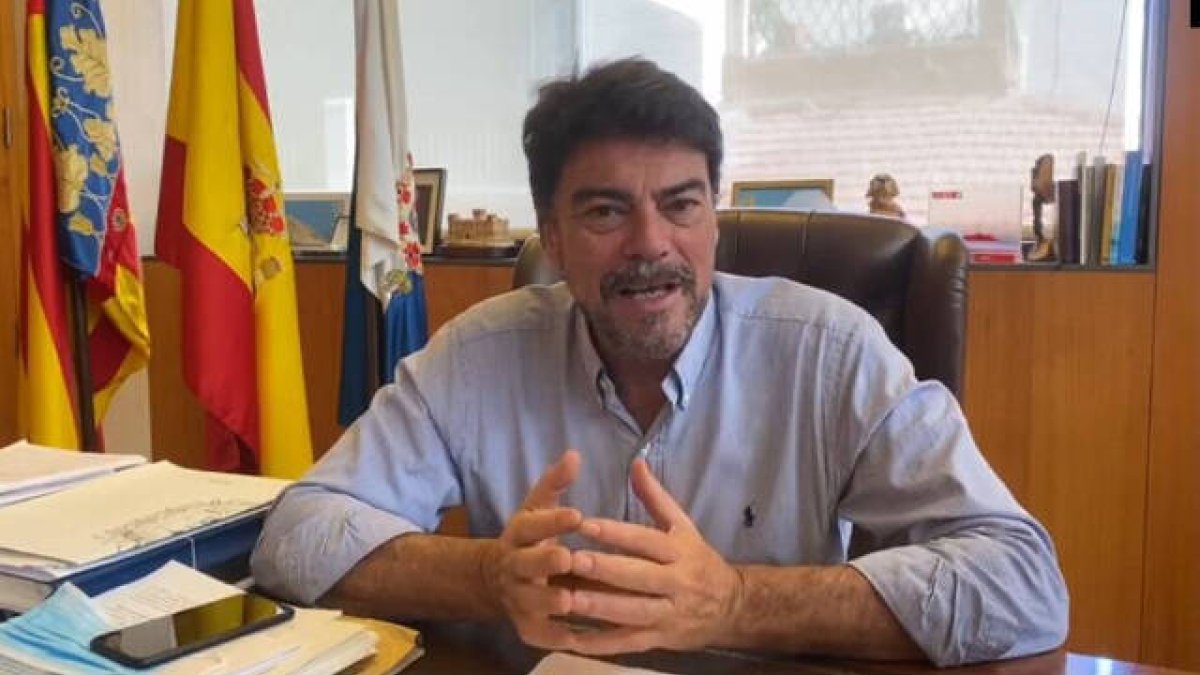 Luis Barcala plantea al Conseller “si ha previsto algún tipo de cobertura legal para los profesores
