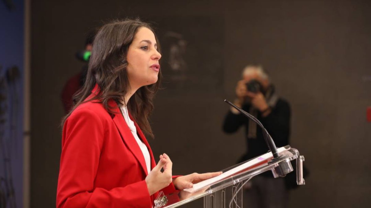 Inés Arrimadas acusa al PSOE de haberse convertido en otro Podemos