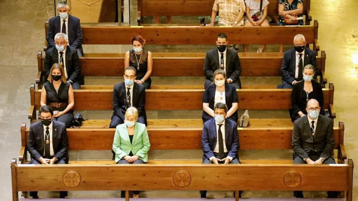 En la primera fila el alcalde de Alicante, la consellera Barceló y el presidente de la diputación.