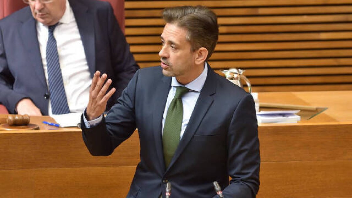 El diputado Zaplana (PPCV) en su intervención en Les Corts Valencianes