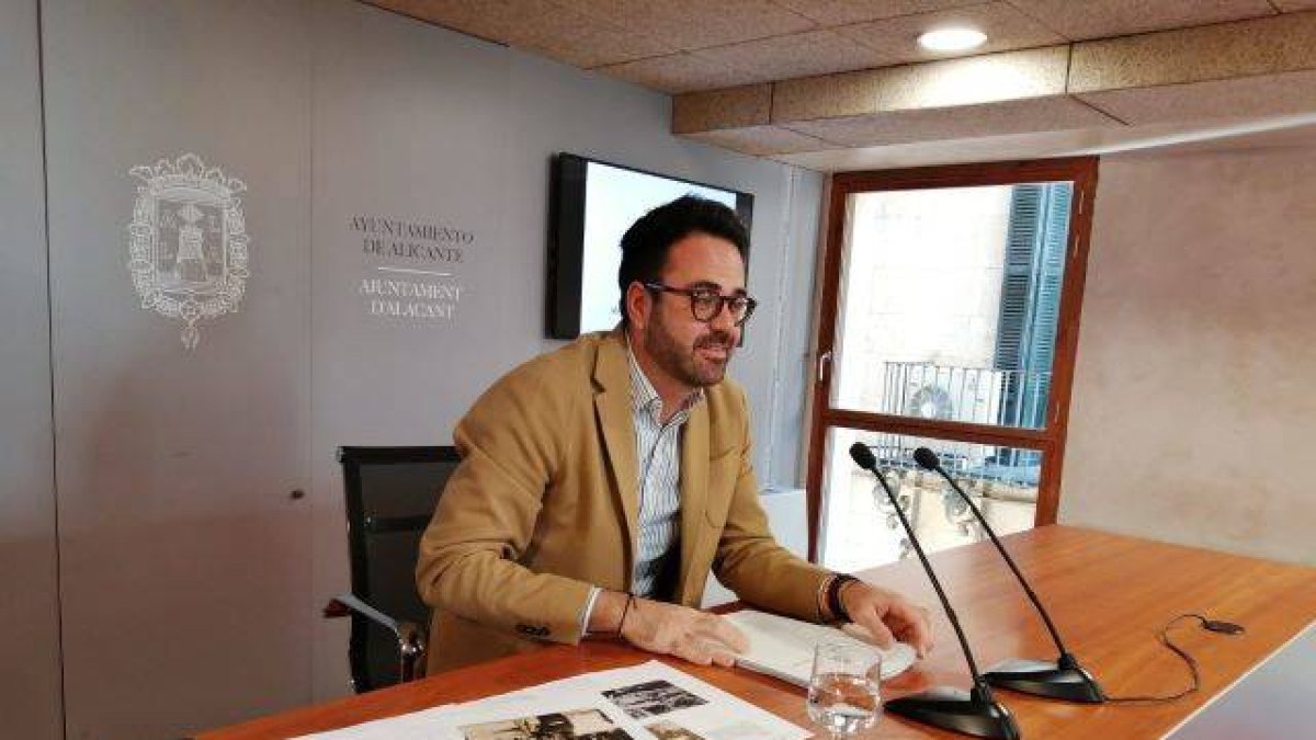Adrián Santos, edil de Urbanismo.