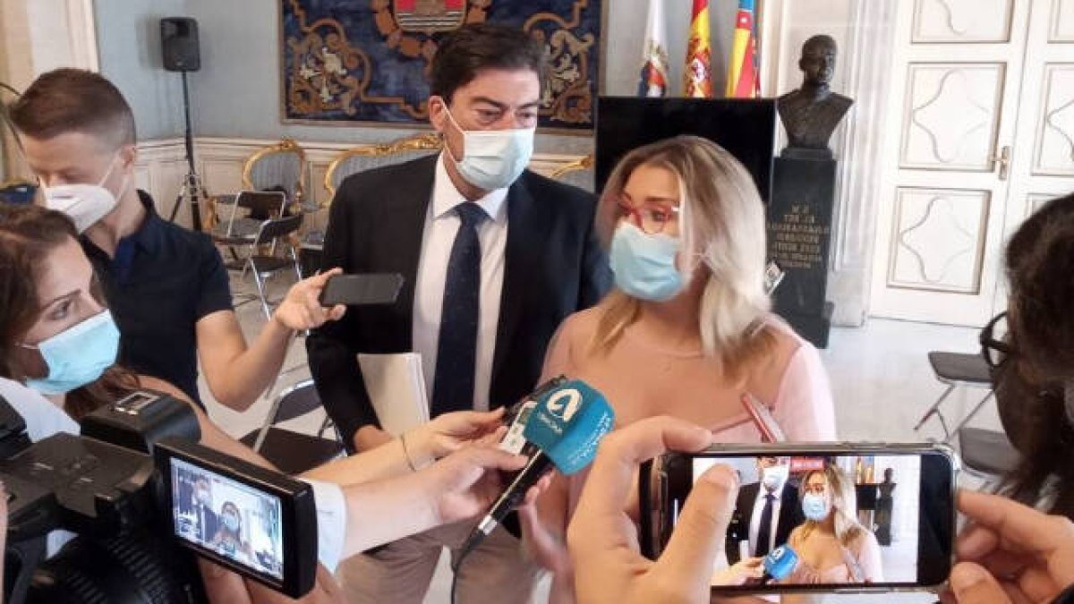 Barcala y Sánchez quieren que estas negociaciones sean la antesala para pactar las cuentas municipales de 2021 / FOTO: O.A.