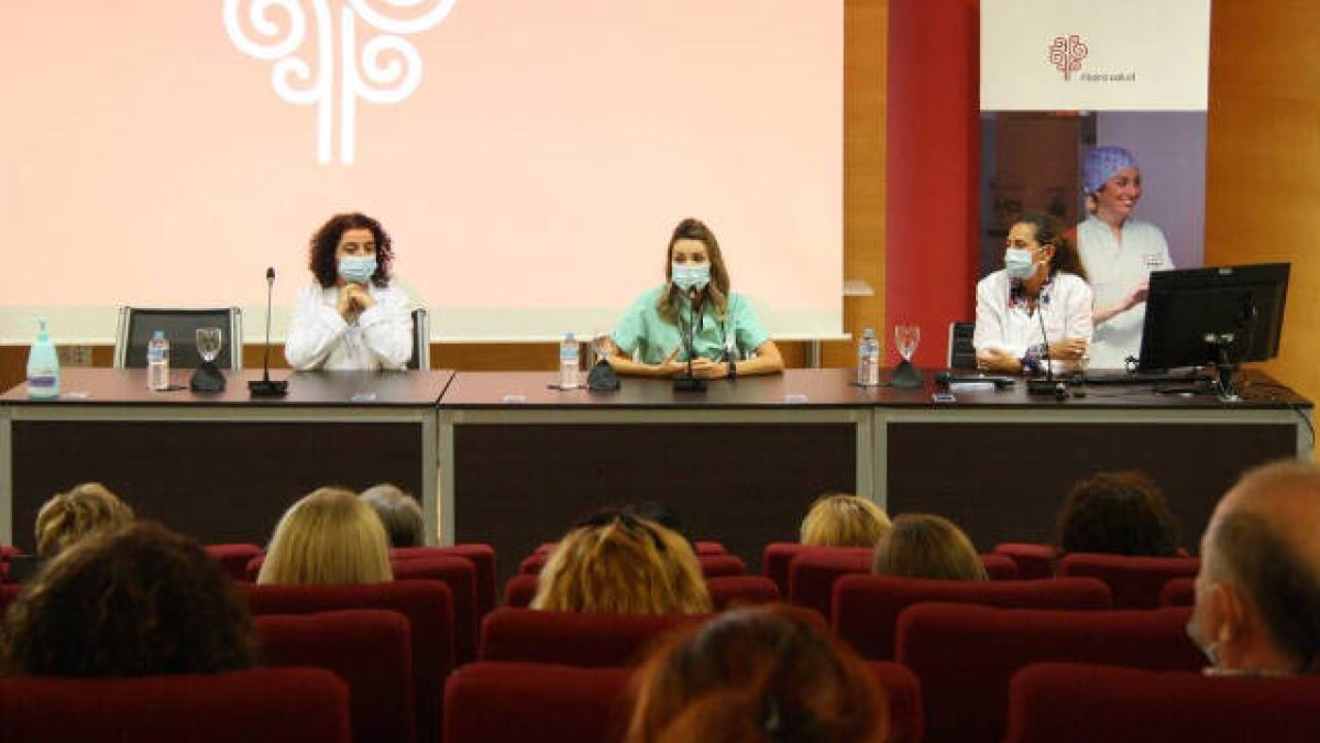 La Gerente del Departamento, Eva Baró, la Directora de Enfermería, Pepa Soriano, y la adjunta a la Dirección de Enfermería Paqui Puerta