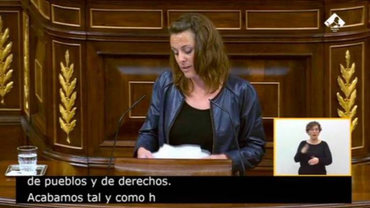 La diputada de la CUP, Mireia Vehí, en el pleno de este miércoles sobre el estado de alarma.