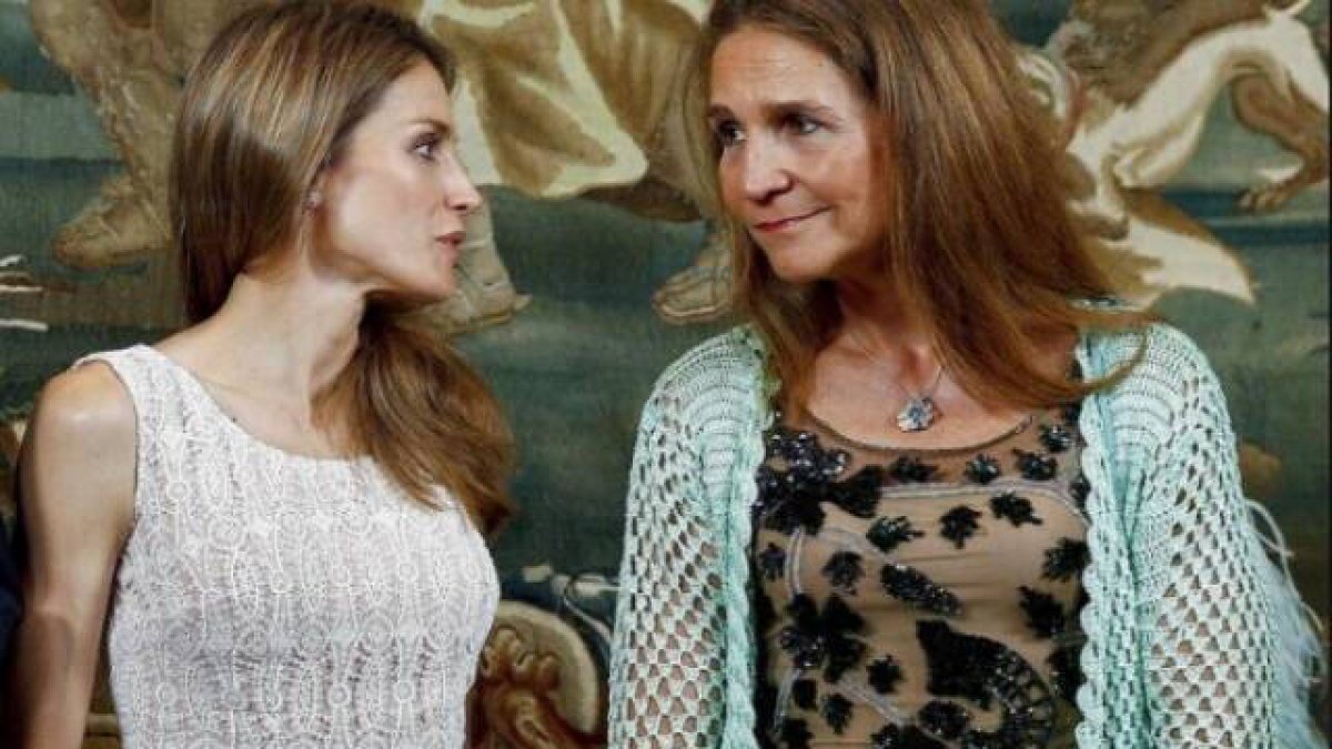 Aunque de sus dos cuñadas Doña Letizia se llevaba mejor con Cristina ahora solo tiene trato con Elena.