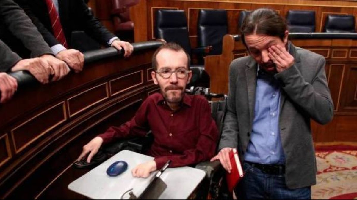 Pablo Iglesias y Pablo Echenique están acorralados por su pasado.