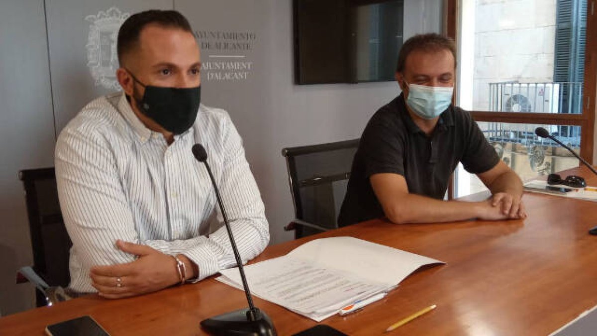 Compromis lanza una cortina de humo y el bipartito ‘muerde el anzuelo’