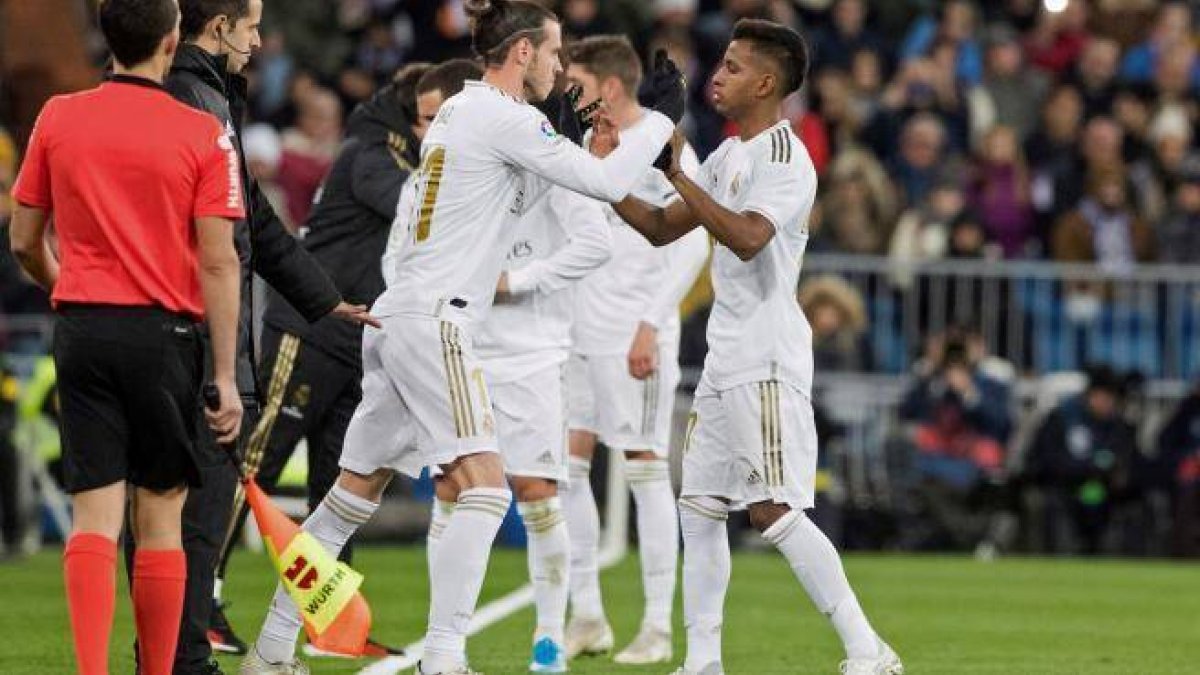 Bale entra por Rodrygo