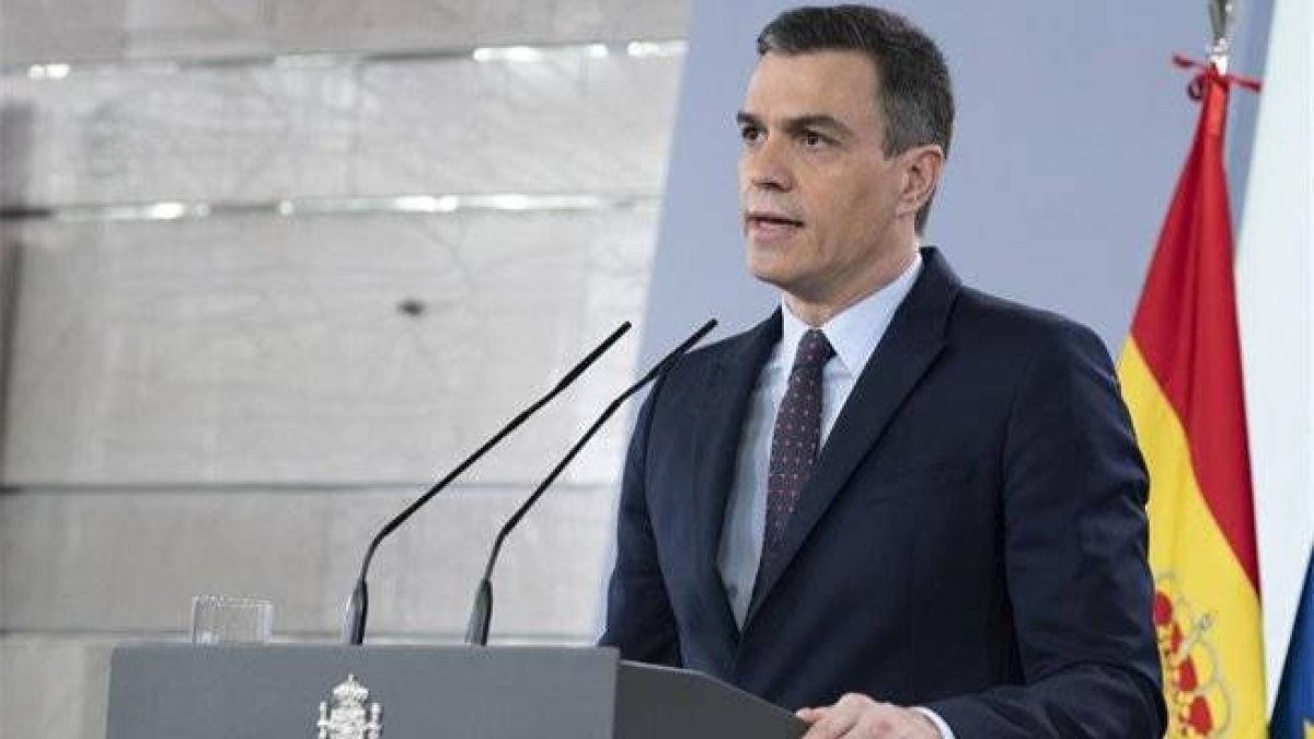 El presidente se esconde y echa la culpa al turismo de nuestro récord de muertos