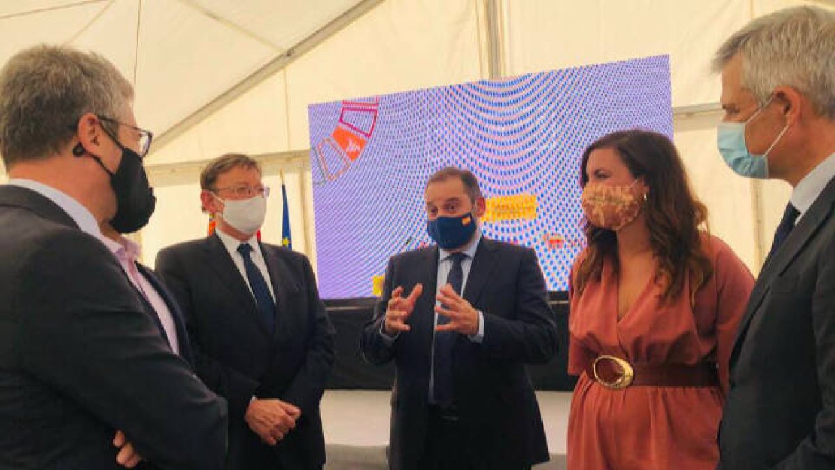 Sandra Gómez con el ministro Ábalos y el presidente Ximo Puig.