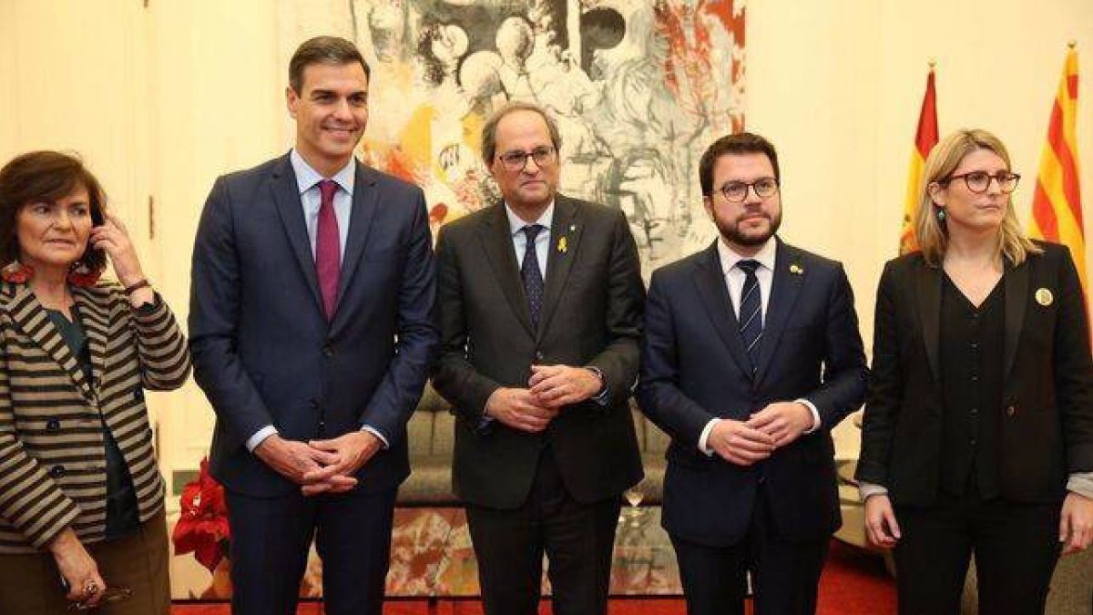 Sánchez, junto a Calvo, Torra, Aragonés y Artadi