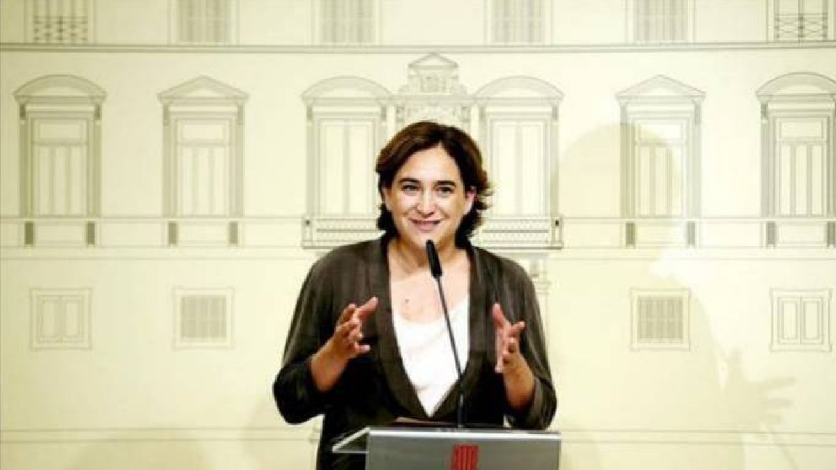 Ada Colau llama a los barceloneses a visitar el mercado de La Boquería.