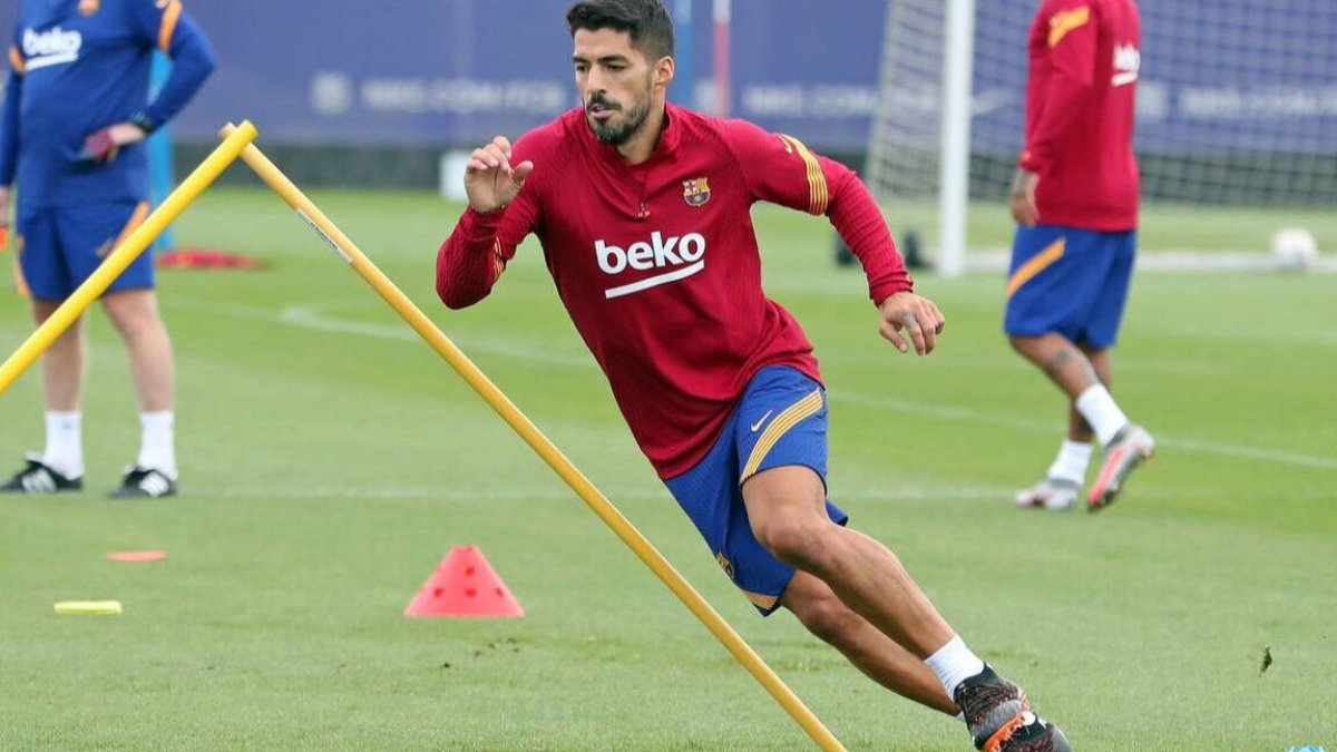 Luis Suárez aún se encuentra entrenando con el FC Barcelona.