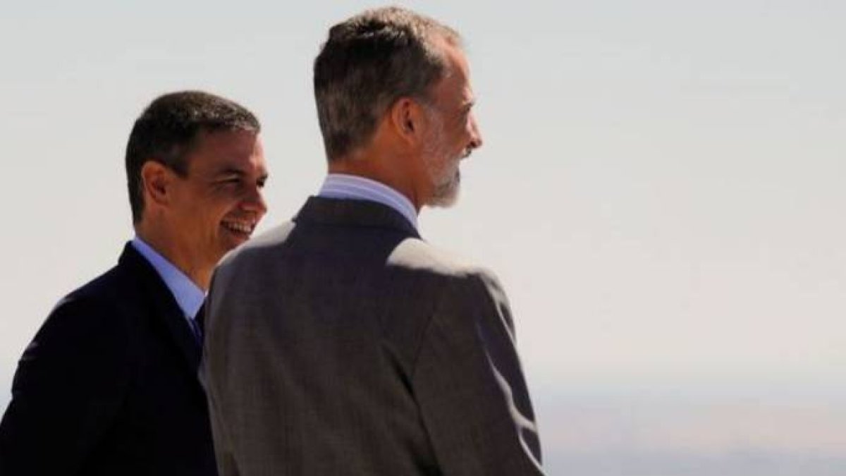 El Rey y Pedro Sánchez, el pasado día 1 en la reapertura de la frontera con Portugal.