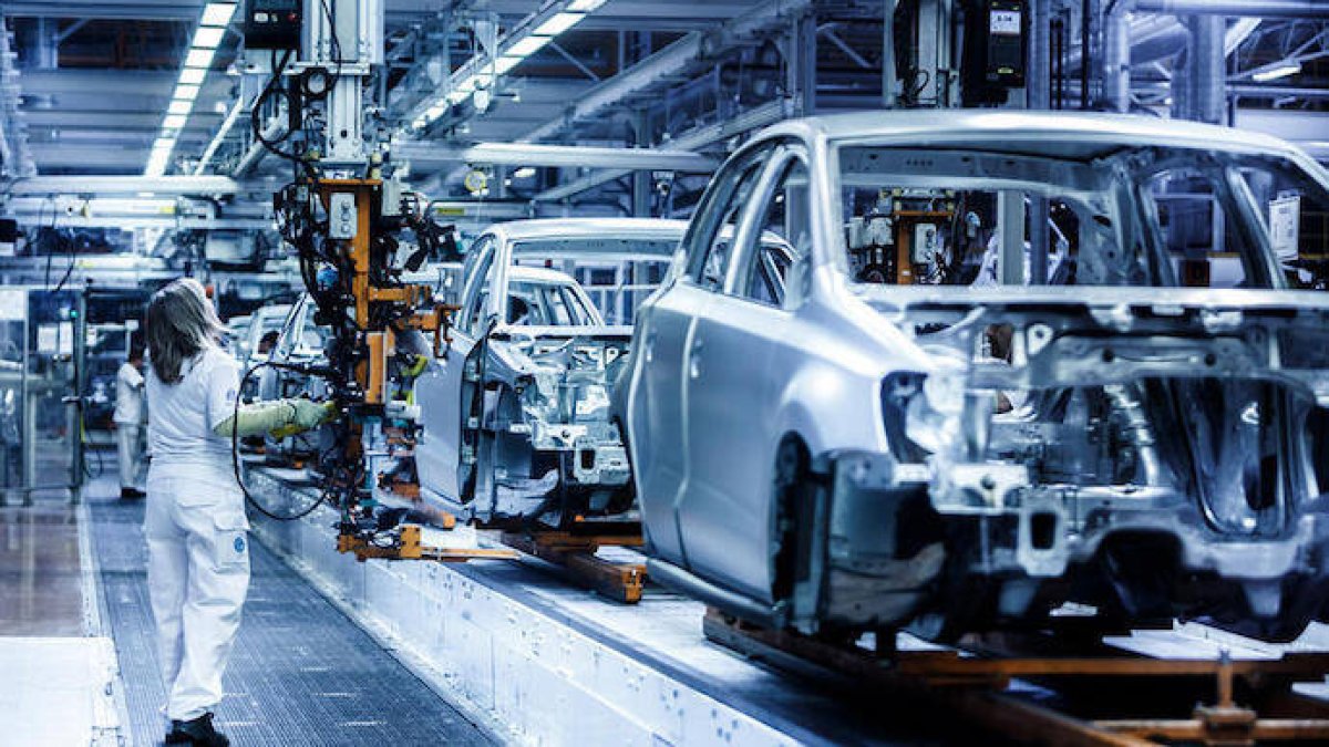 Los fabricantes de coches afrontan 11.000 millones de pérdidas