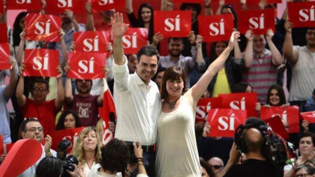 Pedro Sánchez y Francina Armengol, en un mitin en Mallorca
