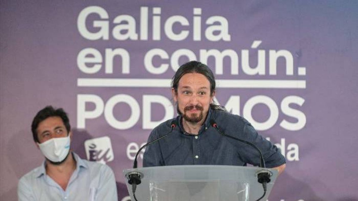 Pablo Iglesias y su candidato vapuleado en Galicia, Antón Gómez Reino.
