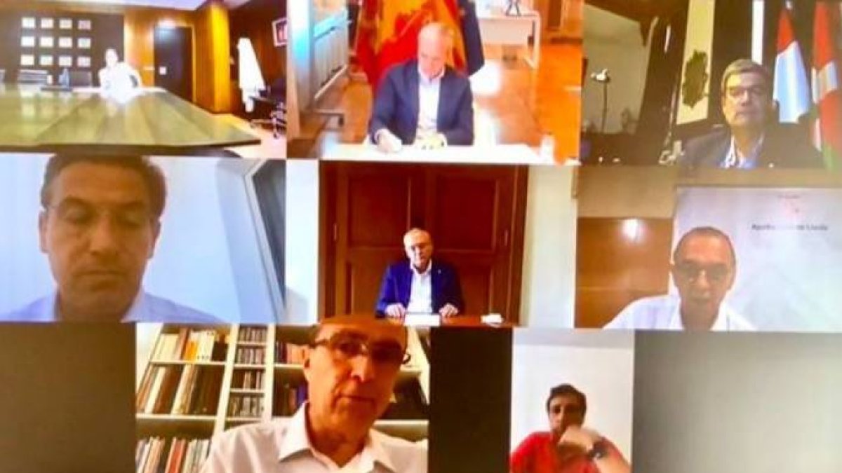 Imagen de la cumbre telemática de alcaldes de este viernes.