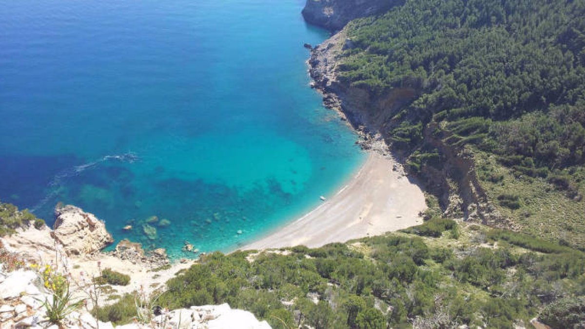 5 playas muy escondidas por si este verano podemos bañarnos