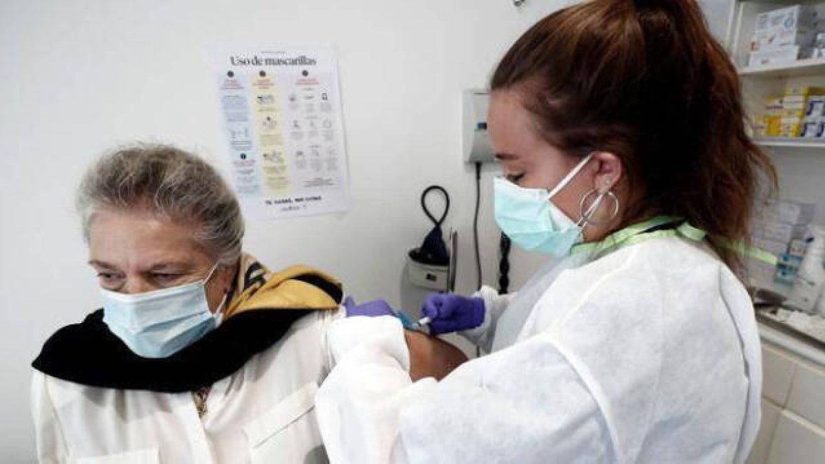 Ya está en marcha la campaña de vacunación de la gripe para mayores de 65 años y personas de riesgo