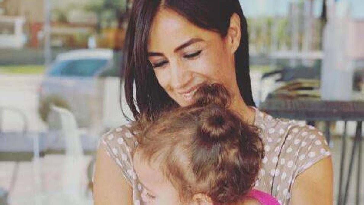 Begoña Villacís con su hija Inés, que acaba de cumplir un año.