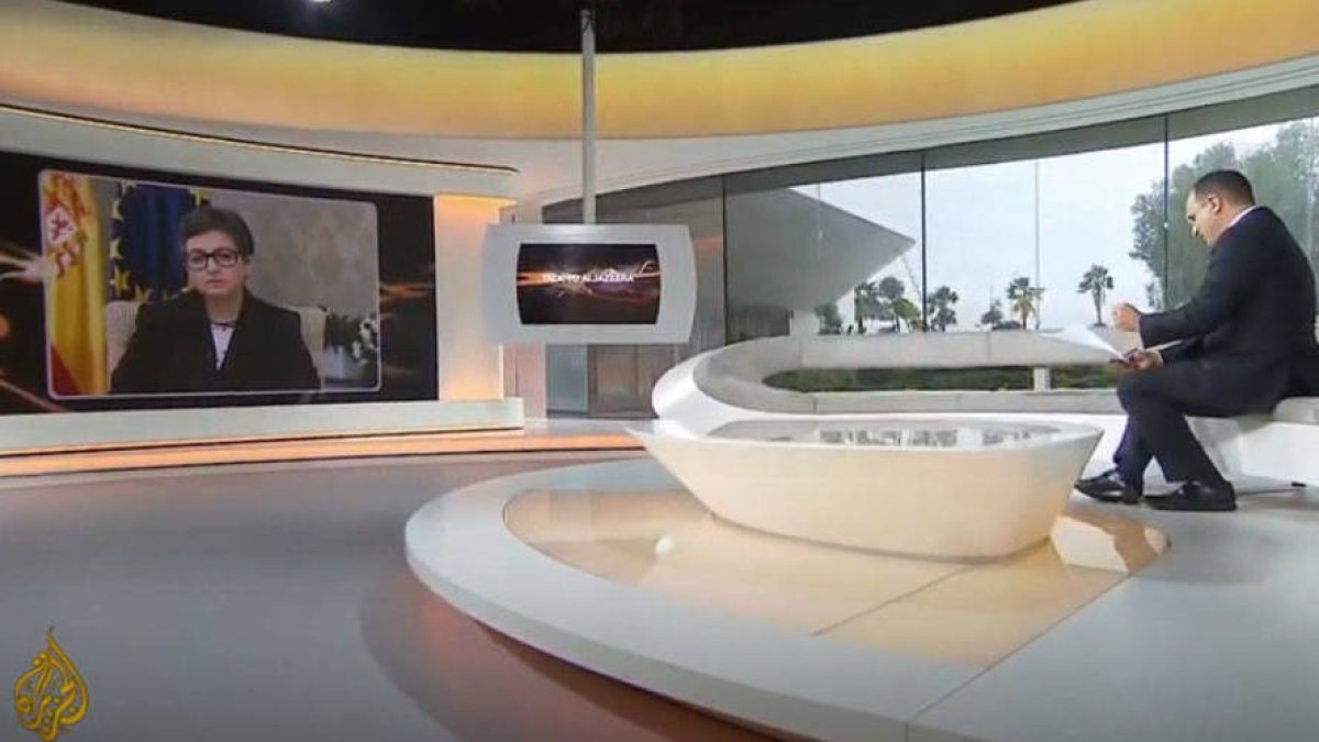 La ministra González Laya durante la entrevista en Al Jazeera.