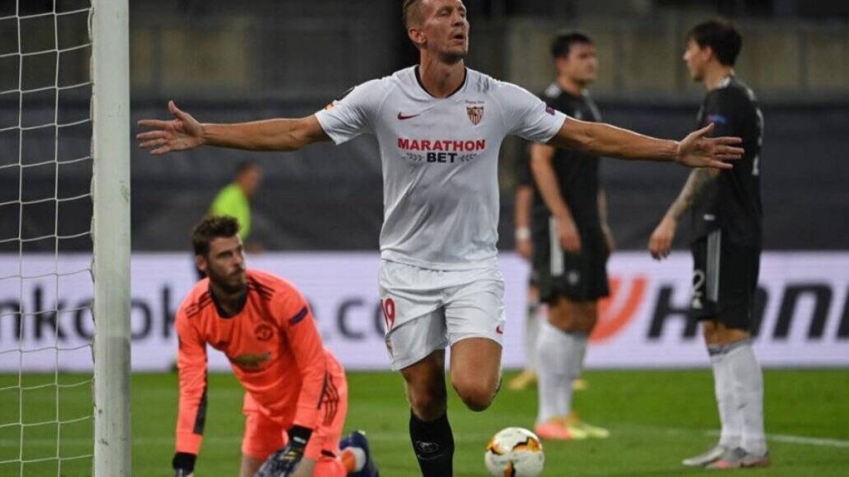 De Jong, celebrando el gol de la victoria del Sevilla.