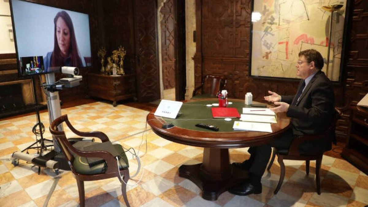 Ximo Puig, durante una de las sesiones de videoconferencia con los síndics