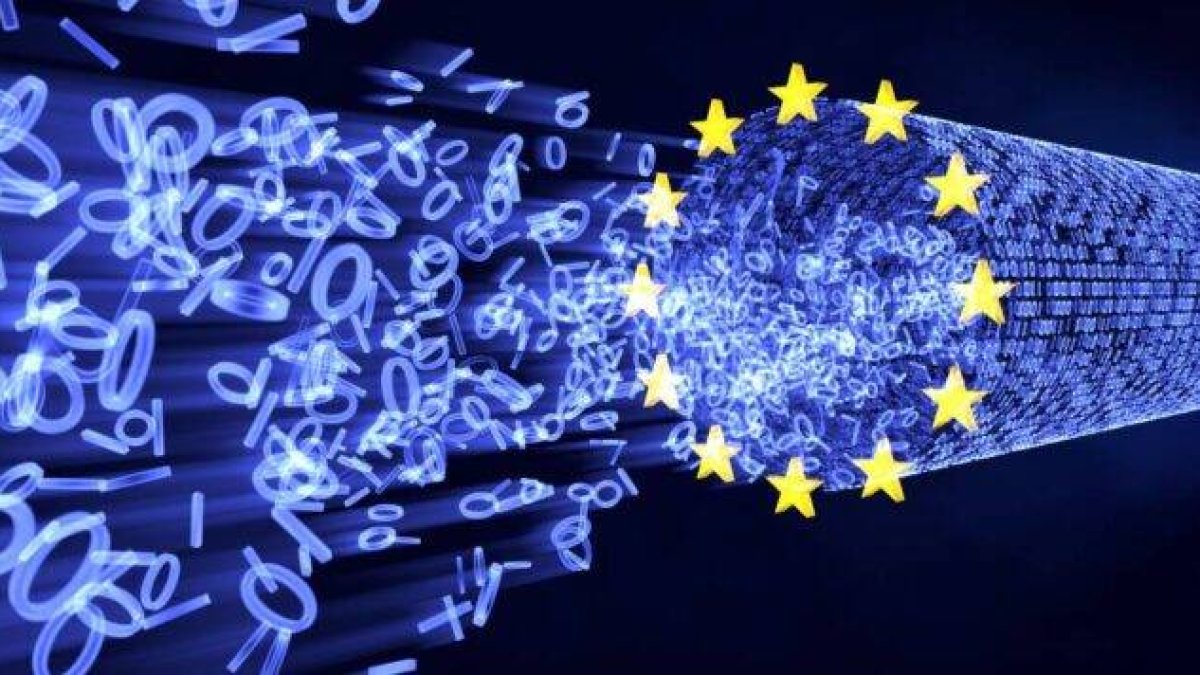 UE quiere que Facebook y Twitter reporten las fake news