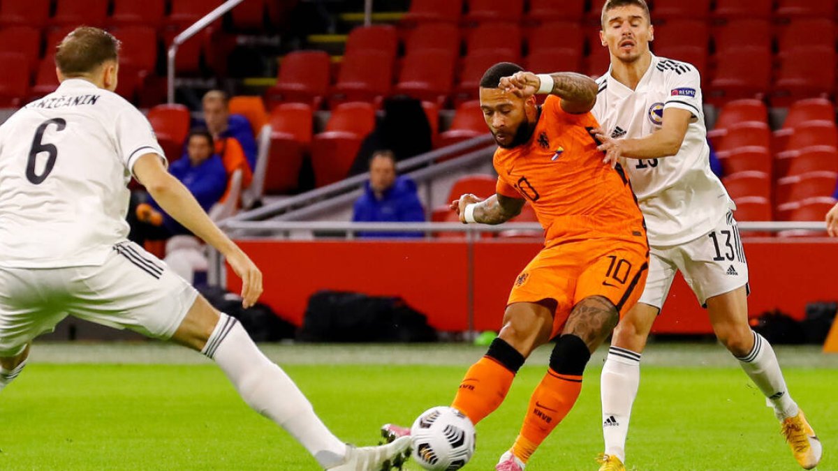 Memphis Depay, en un partido con su selección.