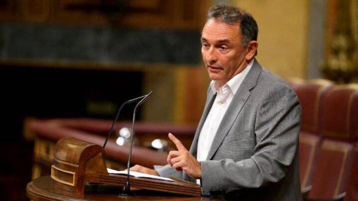Enrique Santiago en la tribuna del Congreso.