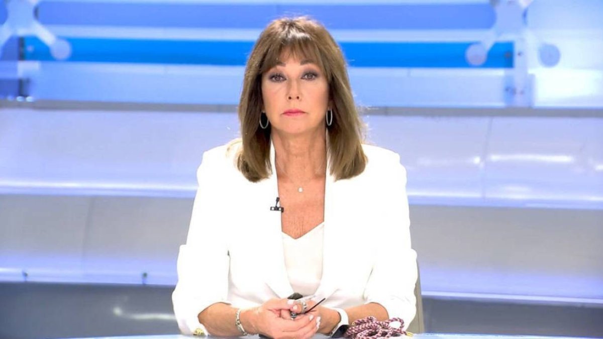 Ana Rosa Quintana presentando