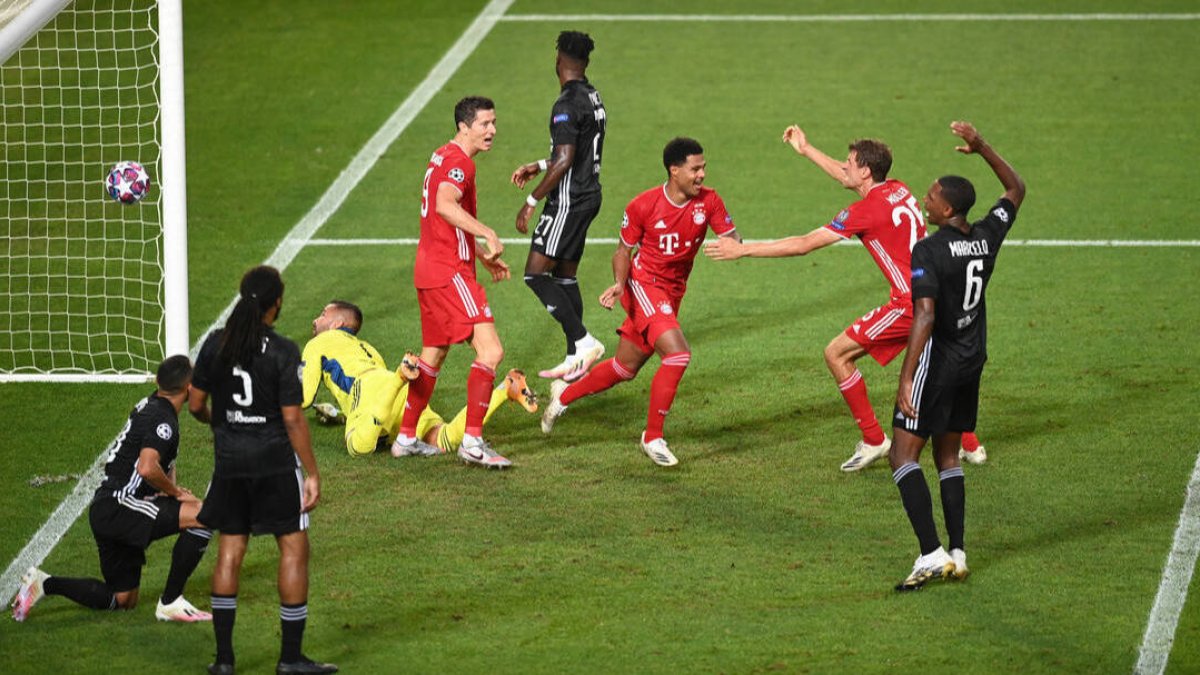 Gnabry celebra el segundo gol del encuentro ante el Olympique de Lyon.