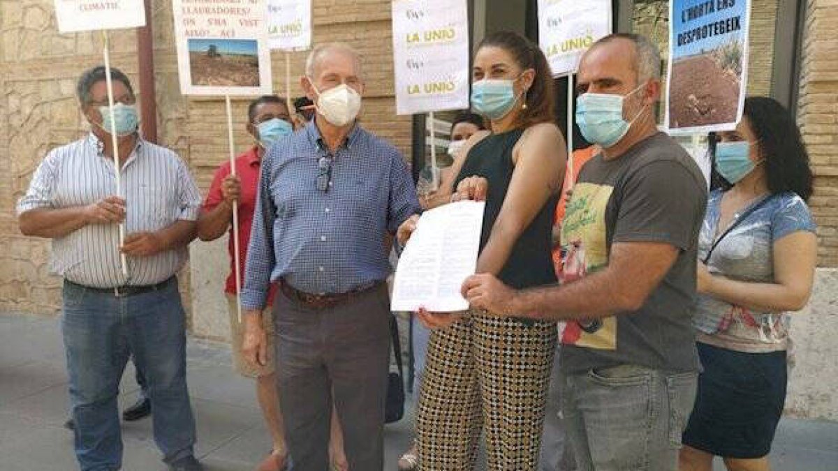 La consellera Mireia Mollà junto a los dirigentes de AVA-ASAJA y LA UNIÓ de Llauradors.