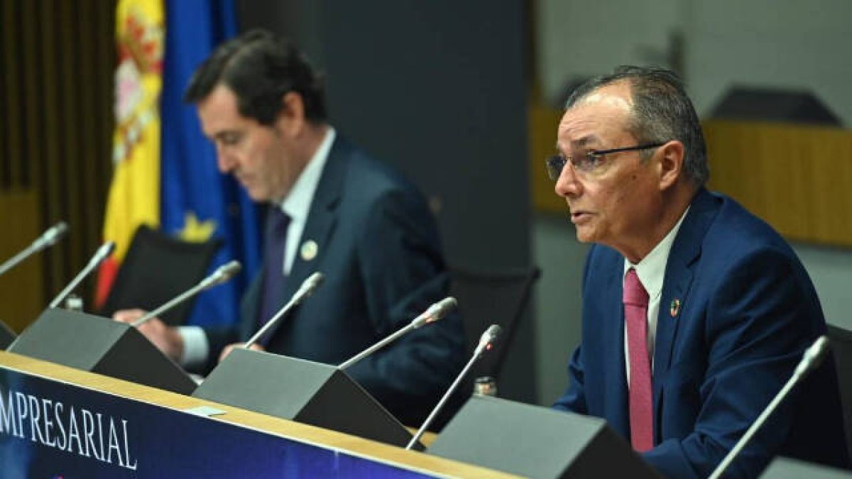 Salvador Navarro, presidente de CEV, durante su intervención en la Cumbre Empresarial de CEOE