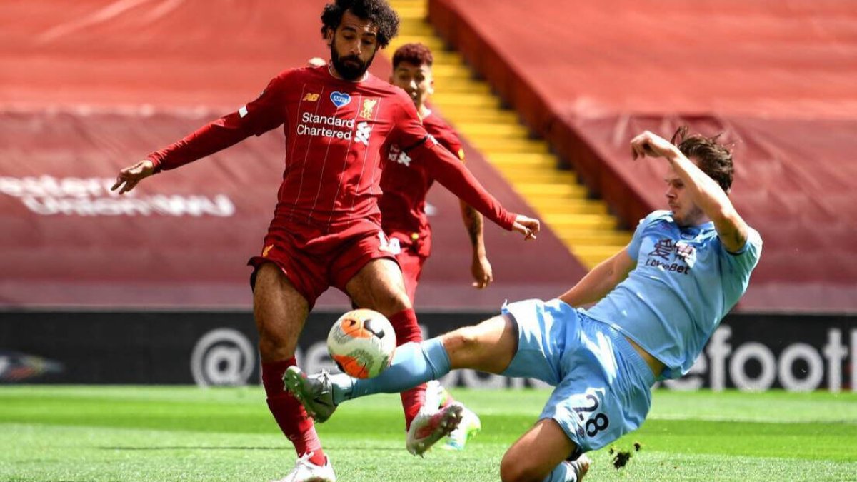 Salah, en un partido de la Premier vistiendo la camiseta del Liverpool.
