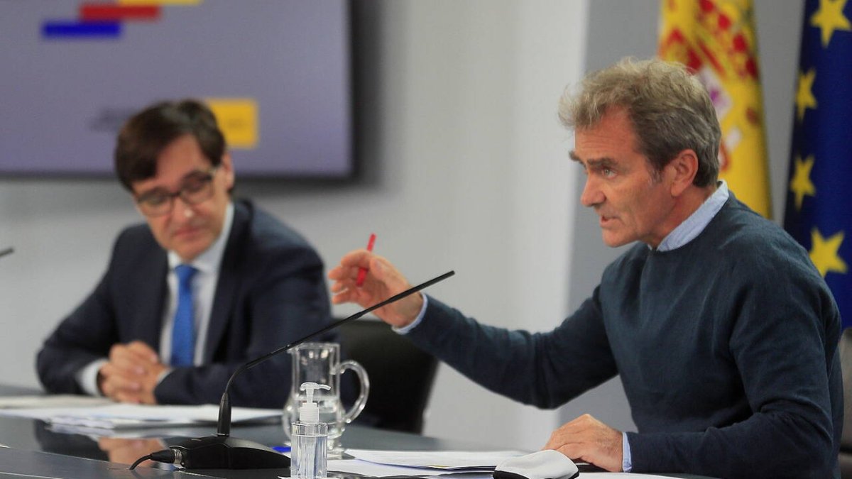 Salvador Illa y Fernando Simón en una rueda de prensa.