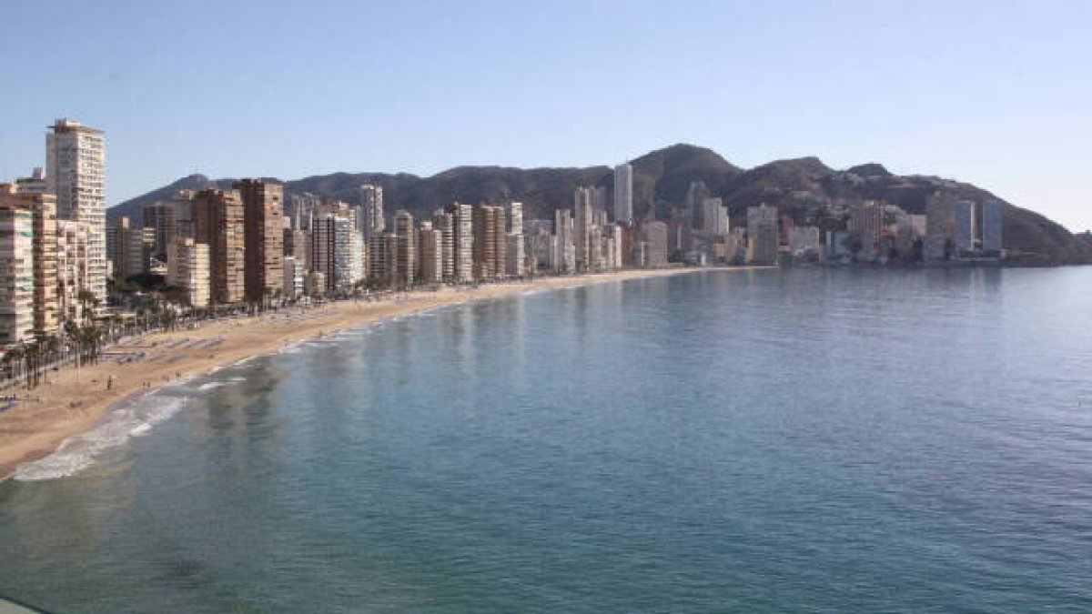Benidorm mira el puente con optimismo tras el fallo del TSJM