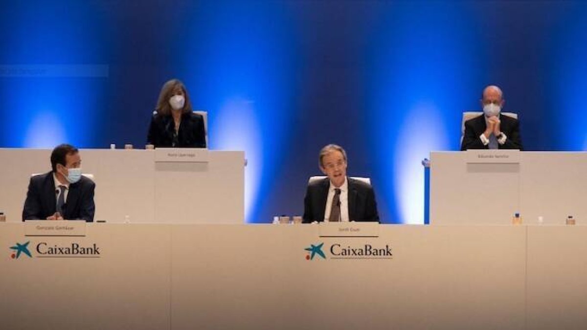 Los accionistas de Caixabank se muestran encantados con la fusión