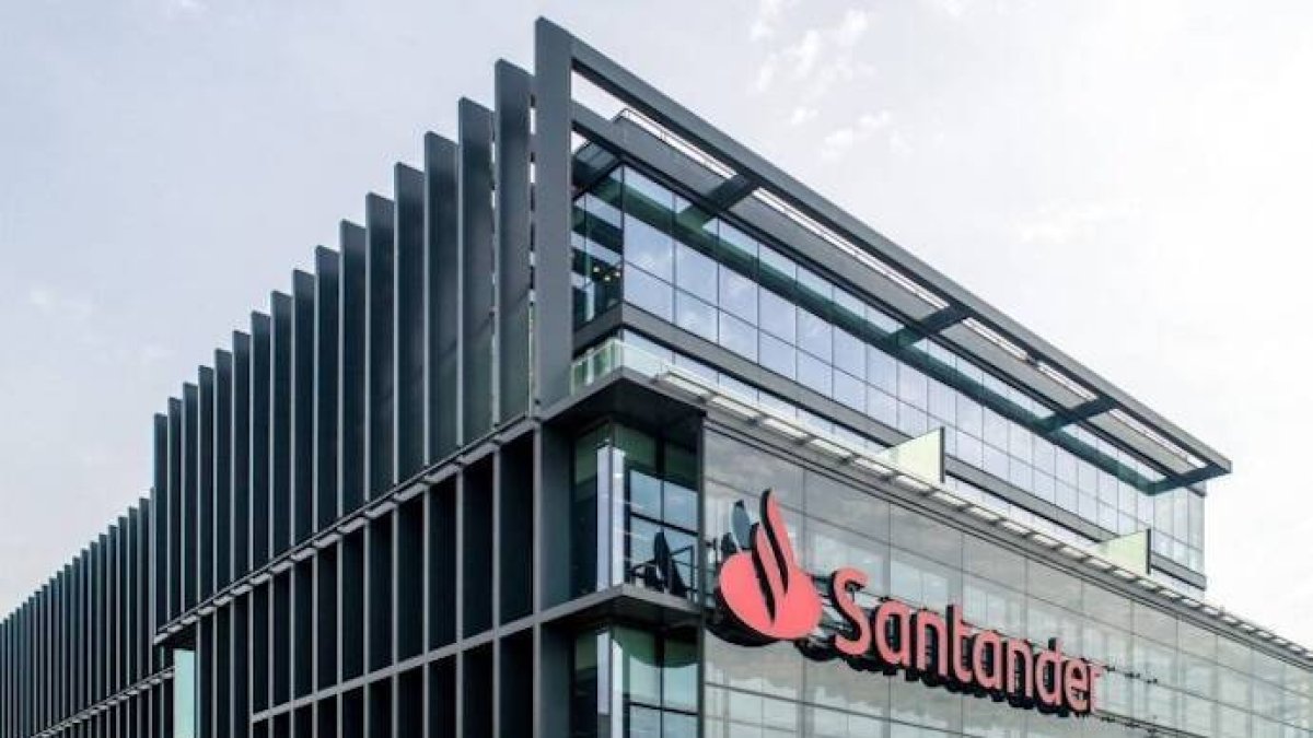 El Santander lanza el primer servicio de avales digitales de España