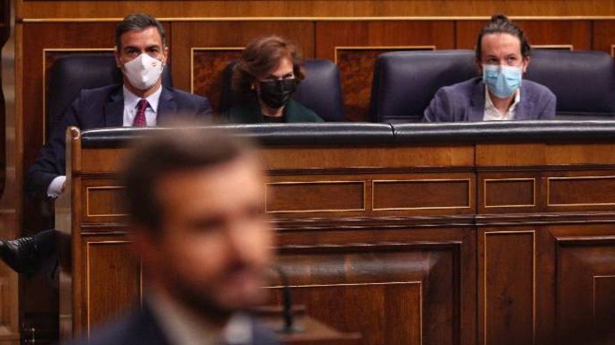 Sánchez e Iglesias vuelven a ofrecer un trágala judicial a Casado.
