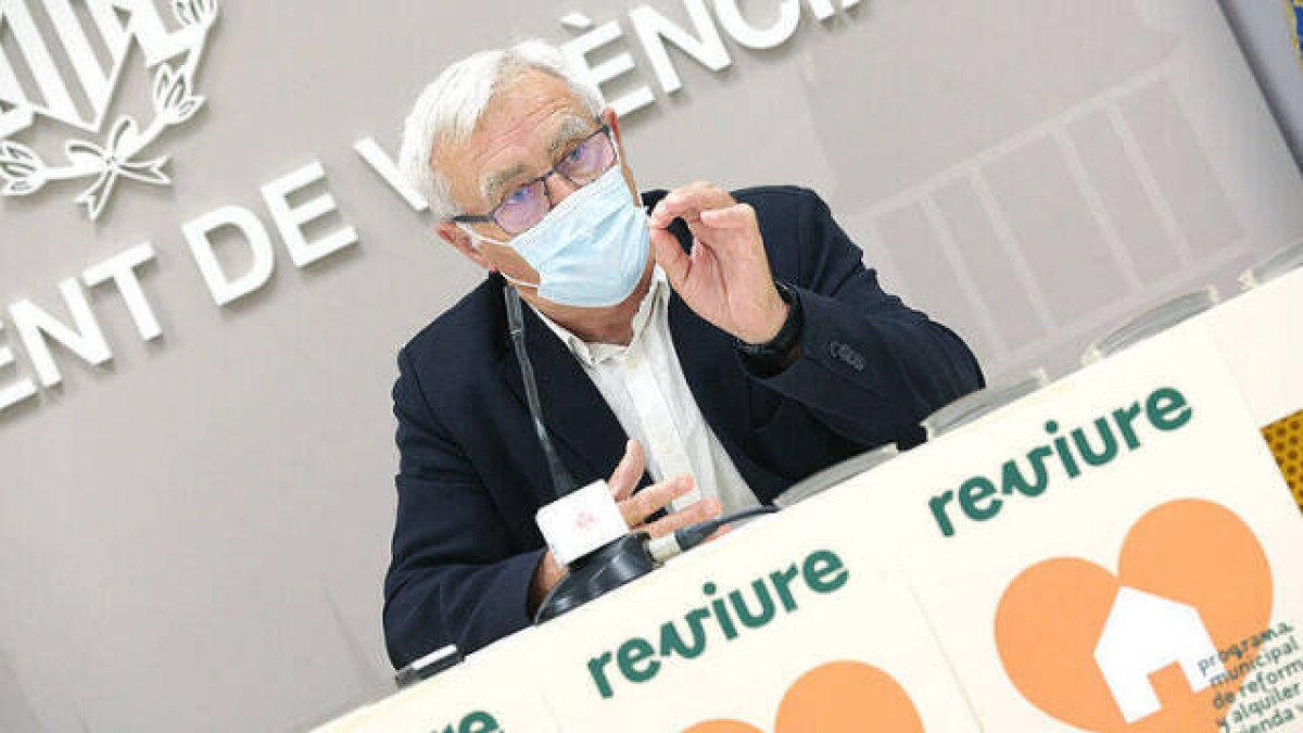 Ribó presentando el plan Reviure de alquiler de vivienda
