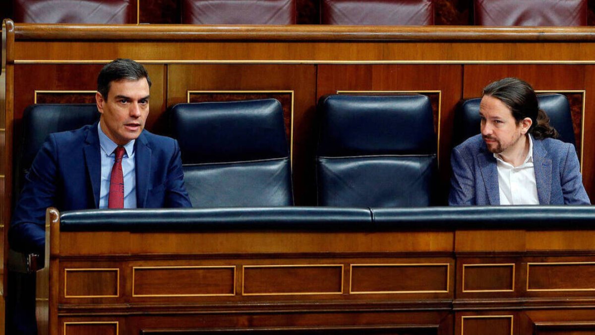 Sánchez e Iglesias en sus escaños, en una imagen de archivo.